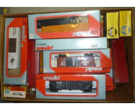 HO American Railways goods rolling stock by Rivarossi, AHM, Life-Like and others including box vans, hopper wagons and loggin
