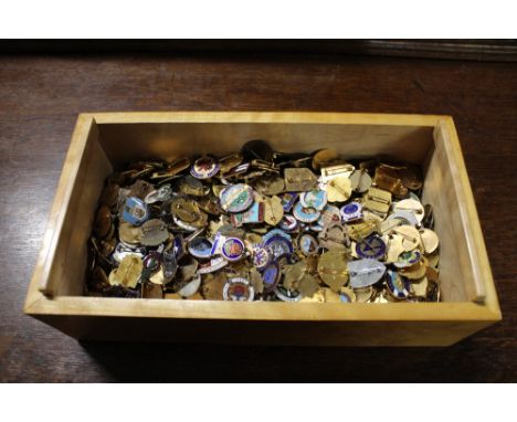 An extensive collection of +/- 1,000 enamelled gilt metal bowling association or club badges, each in generally good conditio