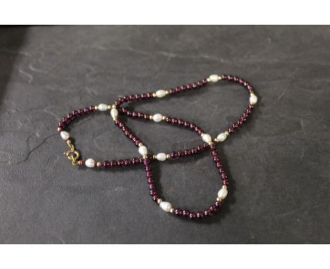A cultured pearl yellow metal and amethyst bead necklace, with 9 k dog clasp, length 46 cm. CONDITION REPORT: In good used co
