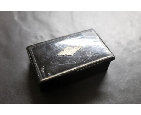 An early 19th century papier-mache snuff box, of hinged rectangular form. 6.5 cm in length.  CONDITION REPORT: Some ware and 