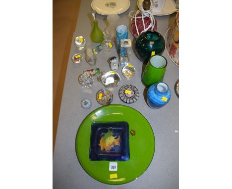 Glassware, to include: millifiori paper weights; a penguin ornament by N. Schroder; a table lamp; and other items.