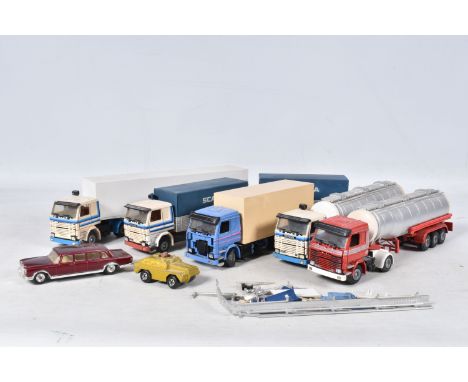 A QUANTITY OF UNBOXED AND ASSORTED PLAYWORN DIECAST VEHICLES, to include Corgi Toys Mercedes-Benz 600 Pullman, No.247, workin