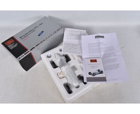 A BOXED LIMITED EDITION CMC EXCLUSIVE MODELLE MERCEDES-BENZ W25 1934 1:18 MODEL VEHICLE, numbered M-065, white body, new cond