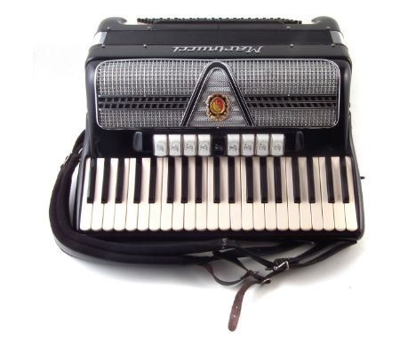 Marinucci 120 bass accordion with hard case