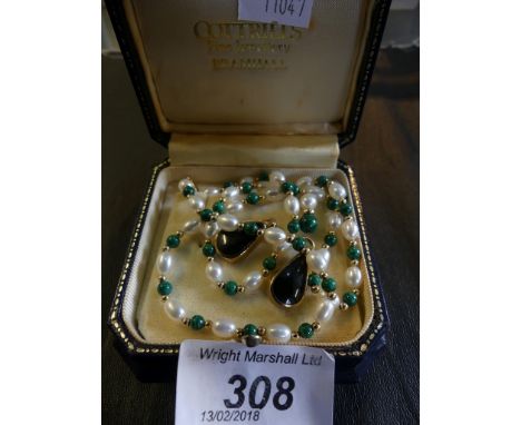 A pearl and malachite necklace and ear pendant suite, together with a pair of black enamel and 9k gold ear pendants (3)
