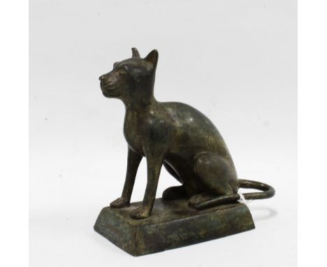 Bronze figure of a seated cat, on a rectangular base, 15cm 