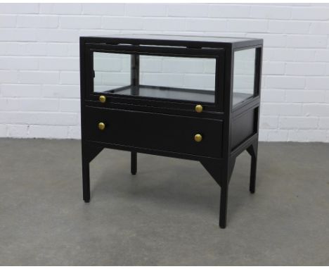 Ebonised side table / cabinet with glazed vitrine top, 55 x 61 x 40cm. 