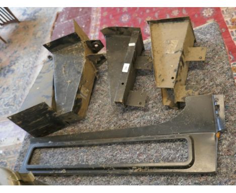 Set of 4 Land Rover outriggers 