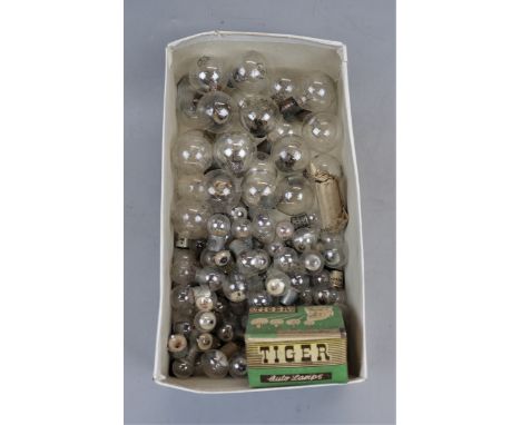Large collection of vintage lightbulbs 