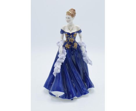 Royal Worcester figure Lauren figurine of the year 2001, CWW524. In good condition with no obvious damage or restoration. 24c