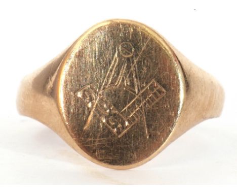 9ct gold Masonic signet ring, the oval panel engraved with compass and ruler motif, size R, 2.6gms
