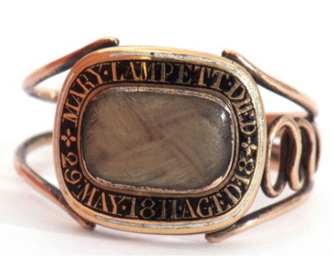 Georgian gold mourning ring, the glazed panel with plaited hair beneath, framed with black and white enamel detail, with scri