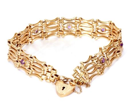 9ct gold gate bracelet, alternate plain polished and amethyst set links to a heart padlock and safety chain fitting, g/w 12.2
