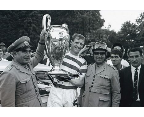 Autographed Billy Mcneill 12 X 8 Photo : B/W, Depicting Celtic Captain Billy Mcneill Posing With The European Cup Following A