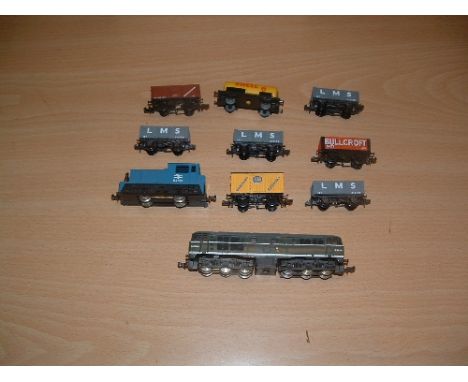 LIMA N 214 BR Green Class 31 no D5509 and 211 0-4-0DS (both Good) and 8 x unboxed Peco/Grafar Goods Wagons 