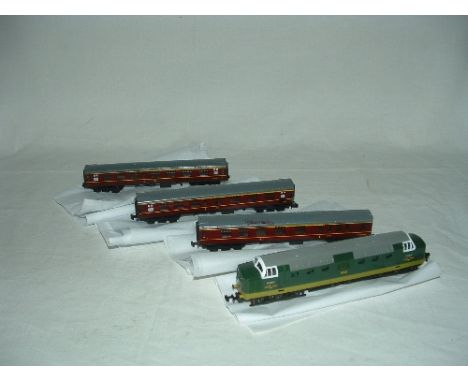 LIMA N220253 BR 2 Tone Green Class 55 Deltic 'Meld' (Excellent) and 3 x Trix BR(M) Maroon Mk1's (all Good)