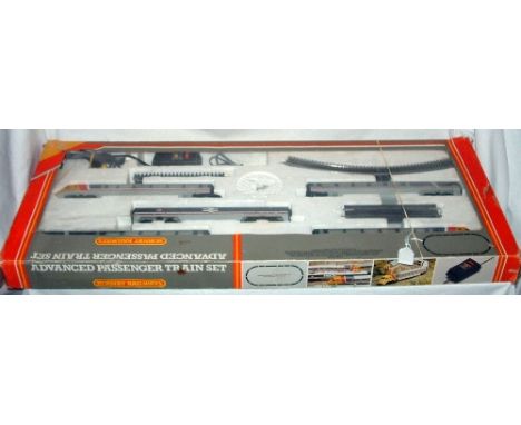 HORNBY R543 Ready to Run Advanced Passenger Train Set - 2 x APT Driving Trailers, 2 x APT Van Trailers, APT Power Car (with D