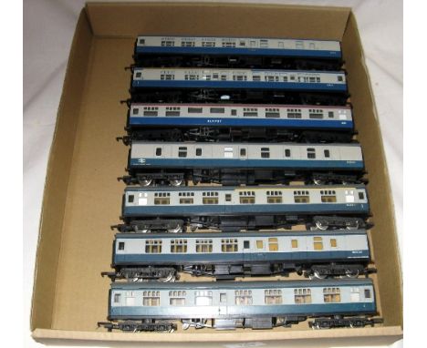 LIMA & TRIANG 7 x Excellent Mk 1 Blue & White Coaches.