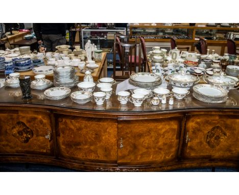 Noritake Dinner Service in white ground with gilt design, comprising 6 x 10" dinner plates, 6 x 9" salad plates, 12 x 7" roun