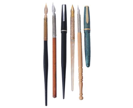 ϒ Soennecken, a green fountain pen, the cap with a gilt clip and cap band, the medium nib stamped 14K 585, piston filling sys