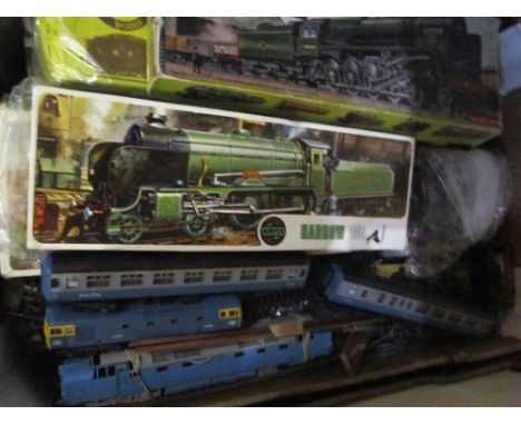 ASSORTED OO & HO GAUGE MODEL RAILWAY ROLLING STOCK & ACCESSORIES including unmade plastic kits, (box).