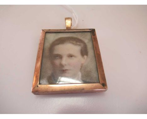 A portrait pendant, tested as 9ct gold, gross weight 41.9g