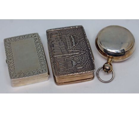 Three items of silver comprising a vinaigrette, a snuff box and a coin case, each marked '925'.Condition: minor surface wear 