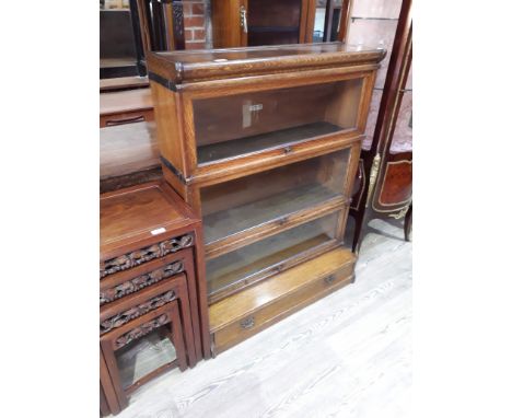 A Globe-Wernicke oak sectional bookcase, width 87cm, depth 37cm &amp; height 104cm. 