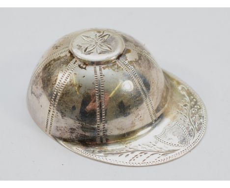 A silver bright cut jockey cap caddy spoon, London 1985, 5cm, 11gm.
