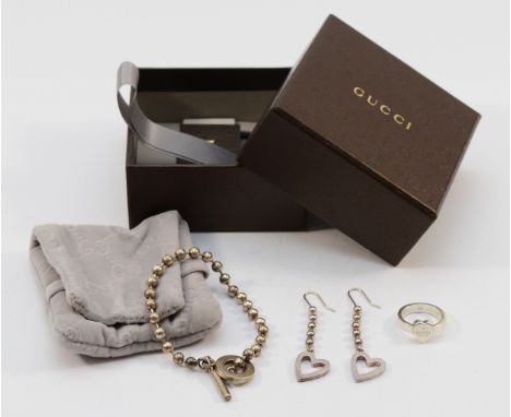 Gucci, a 925 silver beaded bracelet, 19cm, a pair of Gucci 925 silver beaded hooked earrings, and a Gucci 925 silver heart ri