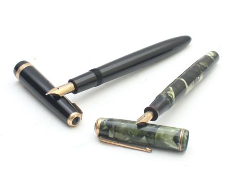 Parker 50 black barrel, 14k gold nib and a Parker Vacuumatic green mottled barrel and 14k gold nib fountain pen (2)