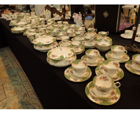 First quality Paragon tea and dinner service in the green Rockingham pattern ( 150 pieces ) CONDITION REPORT: Unfortunately w