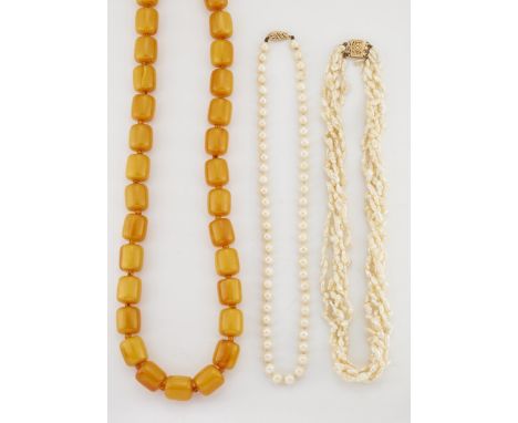 AN AMBER BEAD NECKLACE, barrel shaped beads spaced by clarified amber beads, 80cm long, 112.3 grams; together with A CULTURED