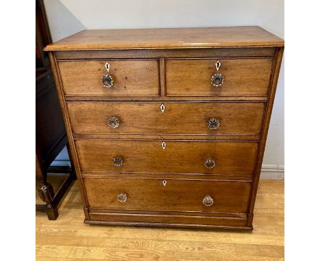 An Edwardian light oak chest of drawers, having two short over three long graduated drawers with glass knob handles. W100, D5