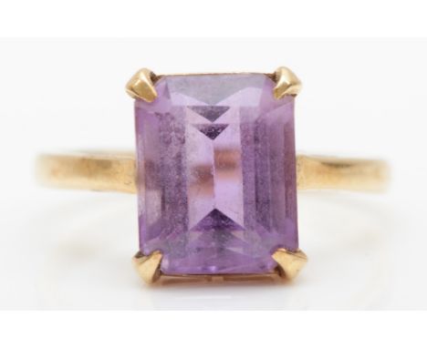 A 9ct gold emerald cut amethyst cocktail ring, M, 2.6gm. 