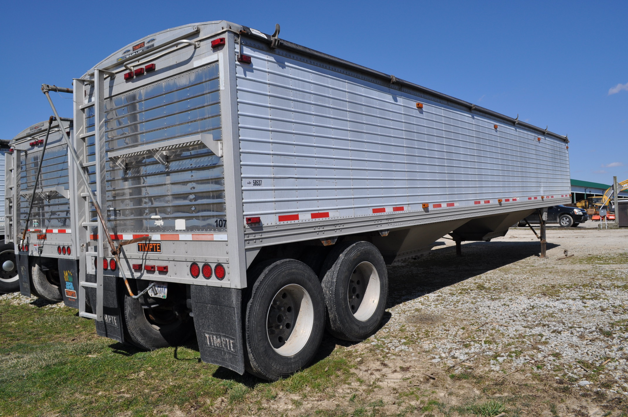 { Choice of lots 100 } } } } } } } 42’ 2002 Timpte hopper bottom