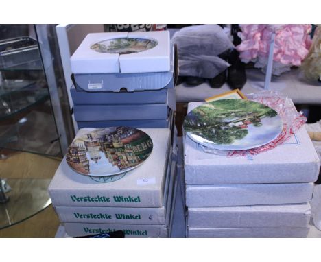 A large selection of assorted collectors plates including Royal Doulton &amp; Wedgewood etc, postage unavailable 