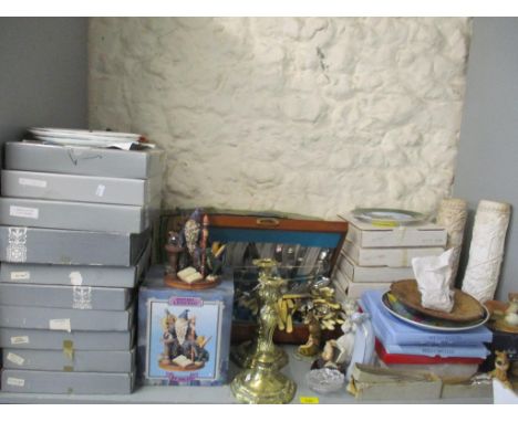 A miscellaneous lot to include a cased set of silver plated cutlery, various collectors plate and ornaments to include Lladro