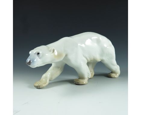 A LARGE BING &amp; GRONDAHL PORCELAIN STUDY OF A WALKING POLAR BEAR, APPROX. 31 cm