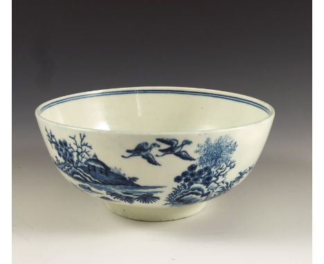 18TH CENTURY FIRST PERIOD WORCESTER BOWL APPROX. 16 cm DIA. PAINTED WITH ZIG ZAG FENCE DECORATION