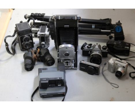 A small quantity of cameras to include a Yashica, Synergy and a pair of vintage binoculars.