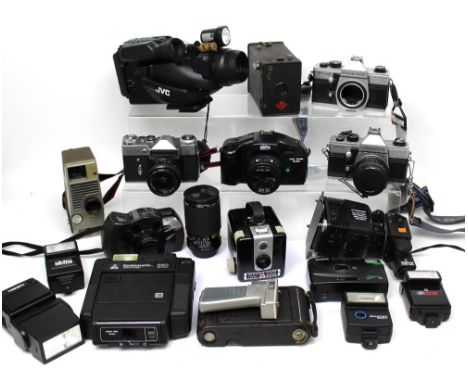 Vintage stills and movie cameras to include a Praktica MTL5, SLR body with a Pentacon lens, a further Praktica SLR body and a