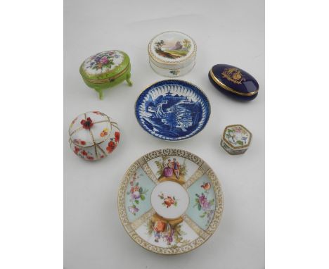 An early 19th century Derby dish, decorated in the Chinoiserie taste, D.13cm, together with porcelain trinket boxes and a con