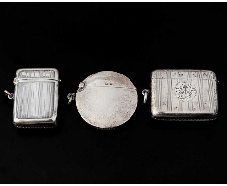 Three hallmarked silver vesta cases, to include an Edwardian example, of rectangular form, decorated with engine turning, Jam