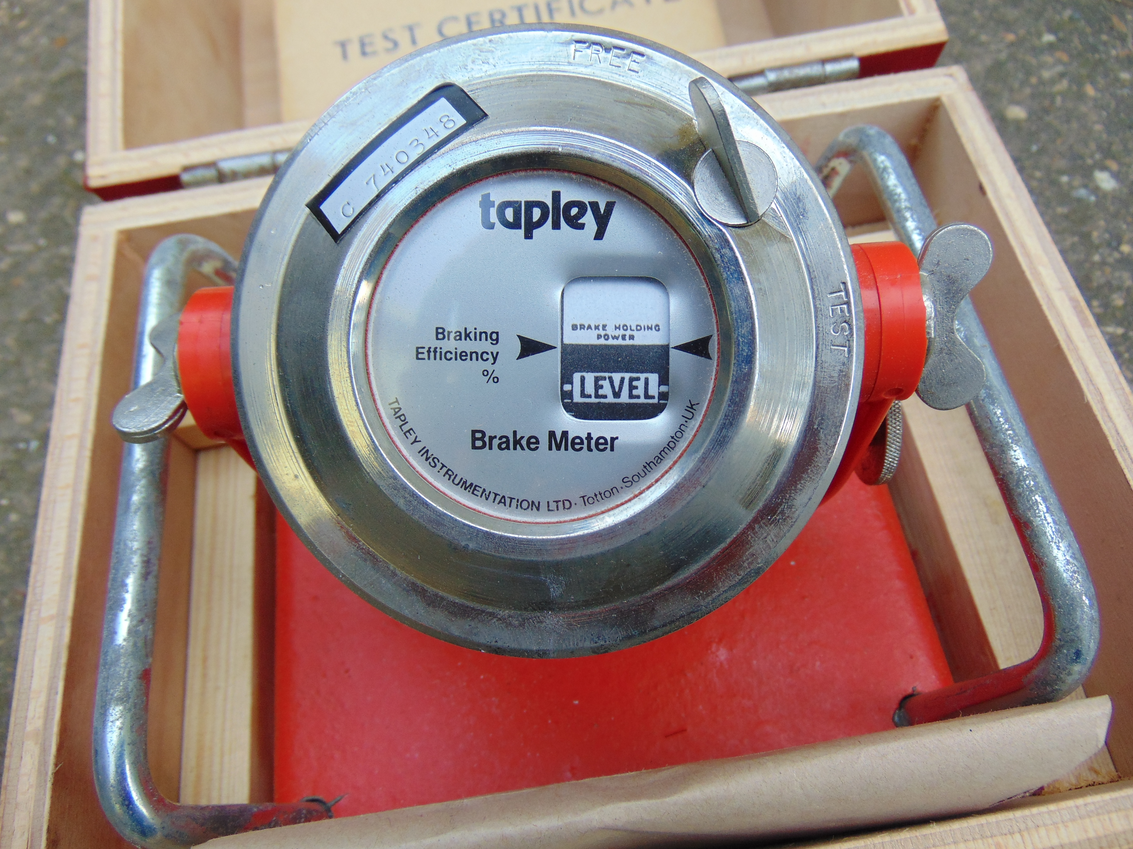 You are bidding on a Tapley Brake Meter complete with carry case. This