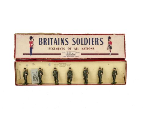 Britains set 2010 Airborne Infantry, in ROAN box, G in F box
Damage to one bren gun. Light areas of rubbed paint around offic