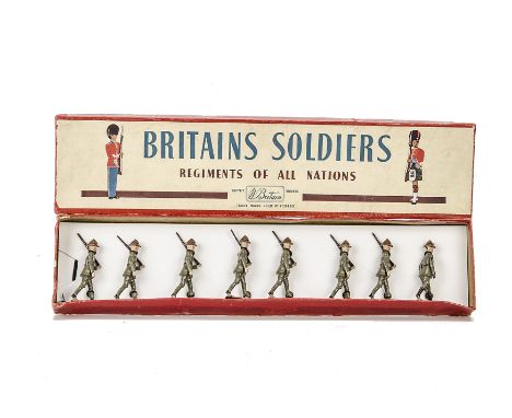 Britains set 1542 New Zealand Infantry, Marching Slope Arms, in ROAN box, G box F
All pieces present. Chips to the paint on t