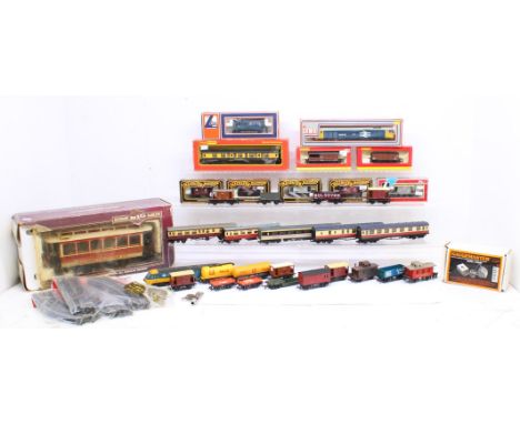 Model Railway: A collection of ten boxed OO Gauge model railway boxed items to include: two Lima diesel locomotives, and vari