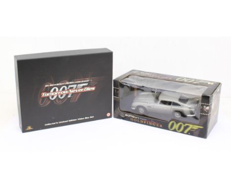 James Bond: A boxed, Auto Art, 1:18 Scale, The James Bond Collection, Goldfinger, Aston Martin DB5 Bond Version RH Drive Silv