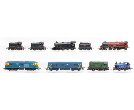 Model Railway: A collection of eight unboxed OO Gauge model railway steam, tank and diesel locomotives, to include: Hornby an